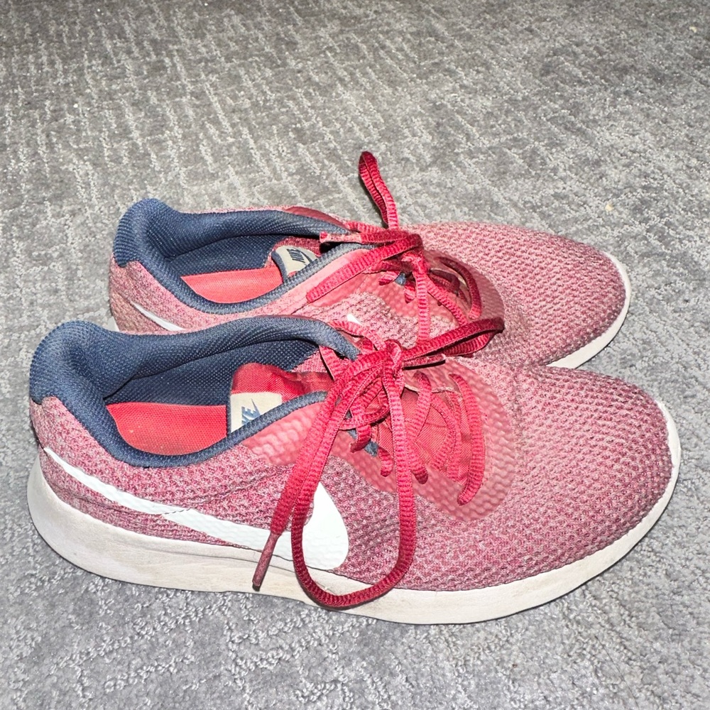 Nike Tajun Maroon